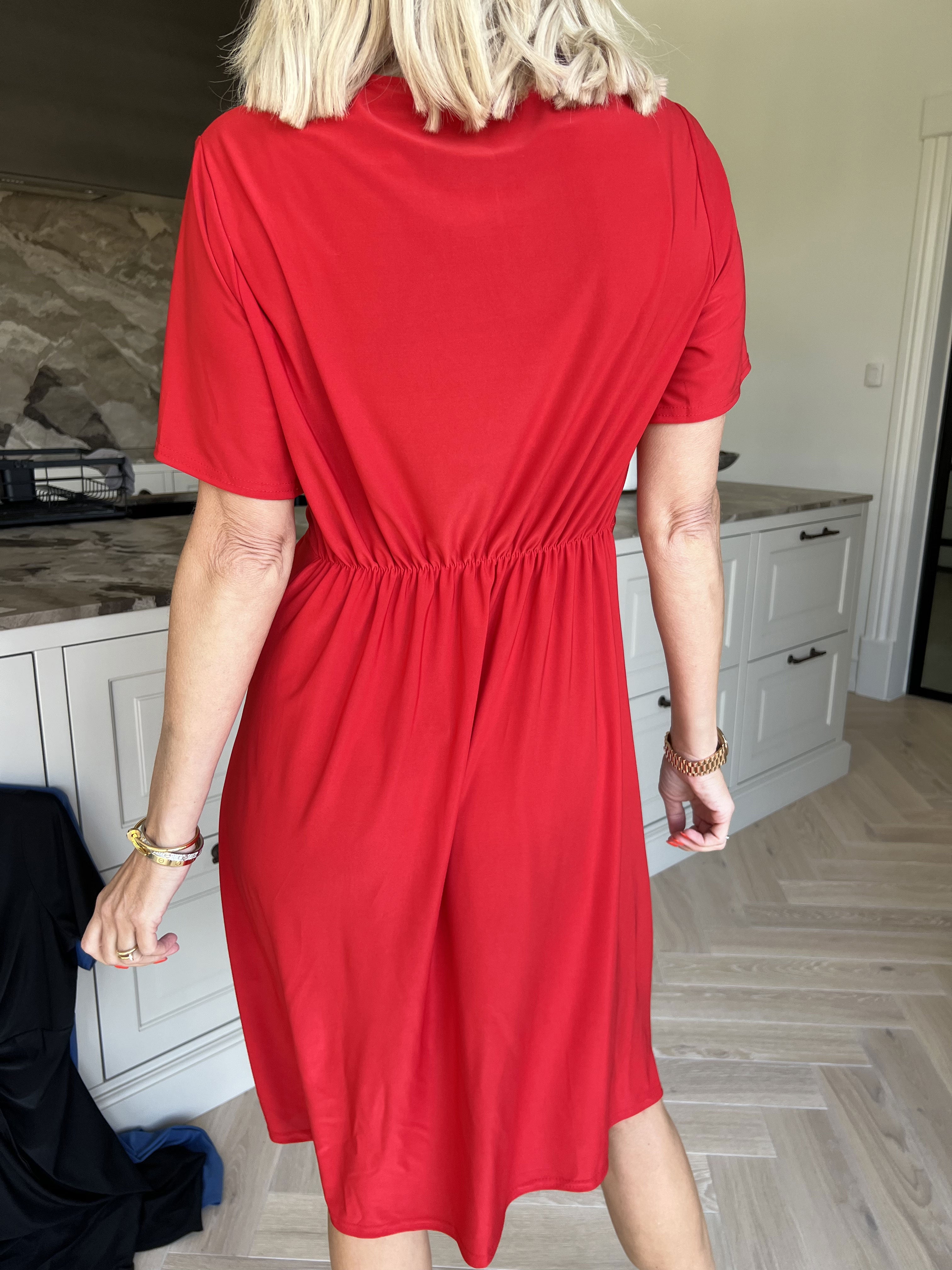 Molly Plain Short - Elastisk kjole med fin knudedetalje foran